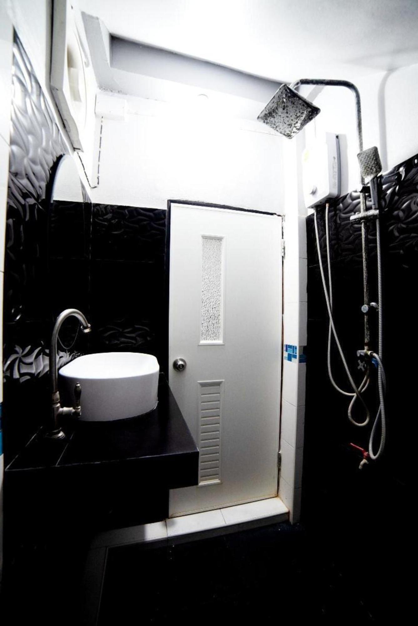 פרה נאקון סי איוטאיה Oyo 465 Krung Kao Traveller Lodge מראה חיצוני תמונה