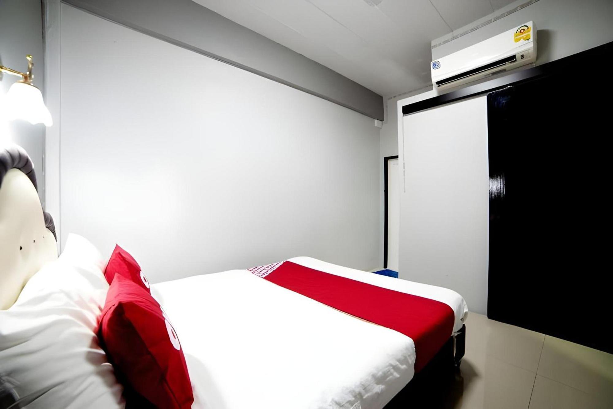 פרה נאקון סי איוטאיה Oyo 465 Krung Kao Traveller Lodge מראה חיצוני תמונה